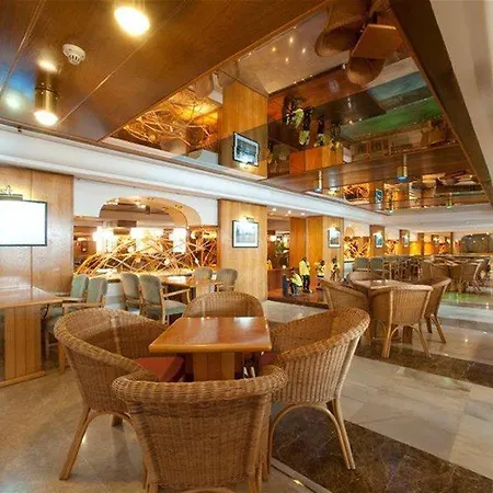 格鲁波泰尔金牛座公园酒店 4*